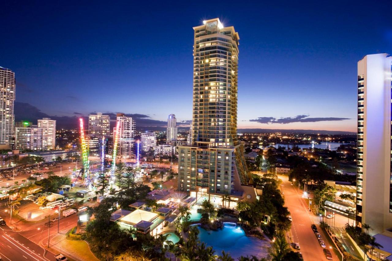 Crown Towers Apartment *