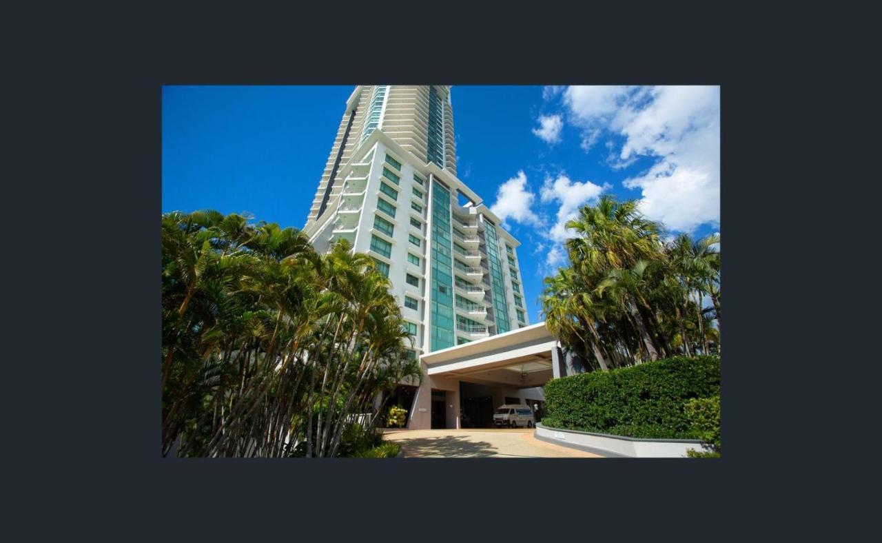 Crown Towers Apartment